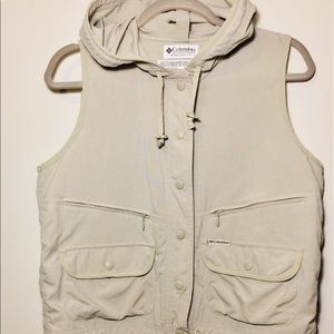 Columbia utility vest in khaki small